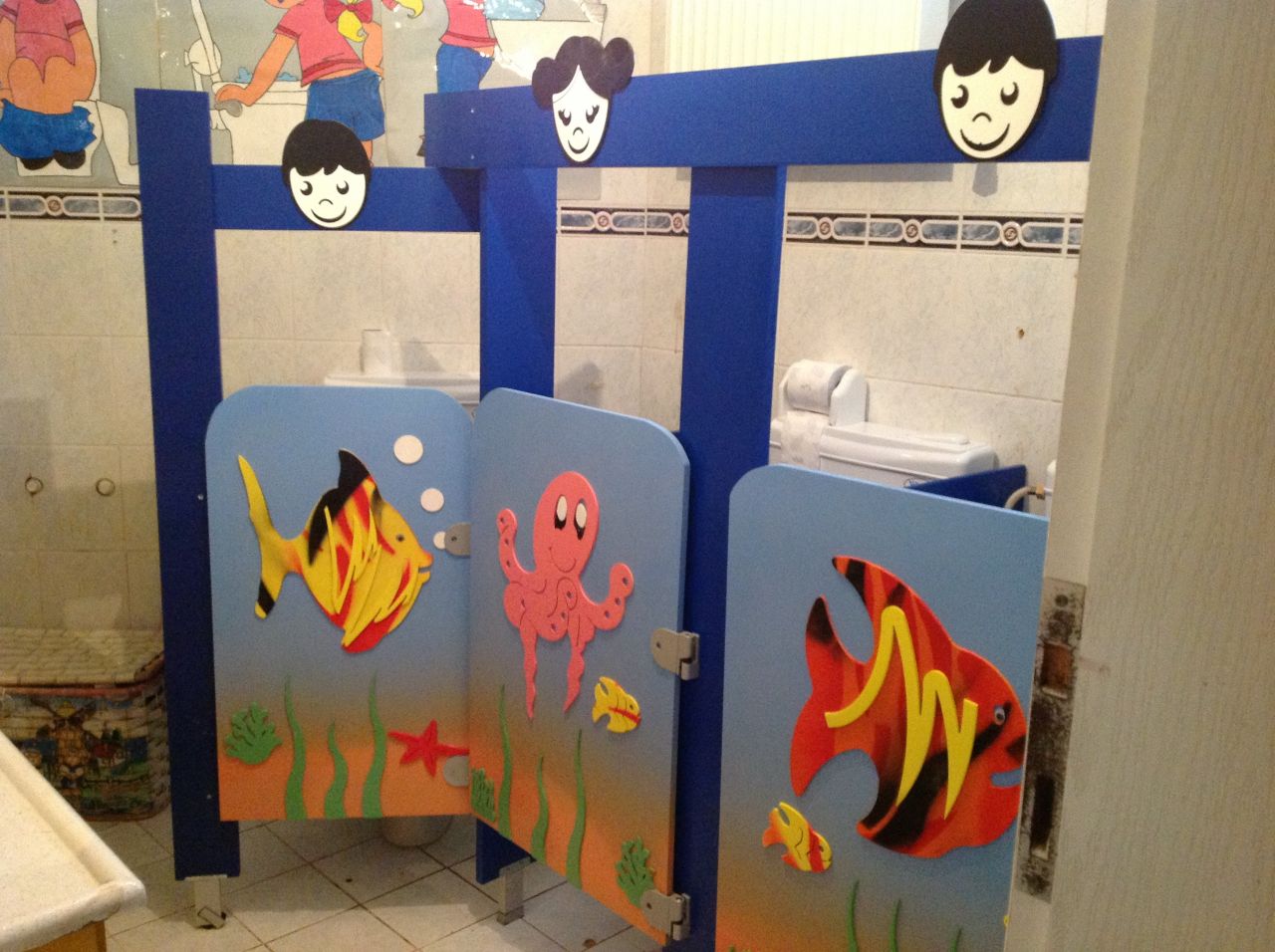 Tuvalet Kabini Üçlü