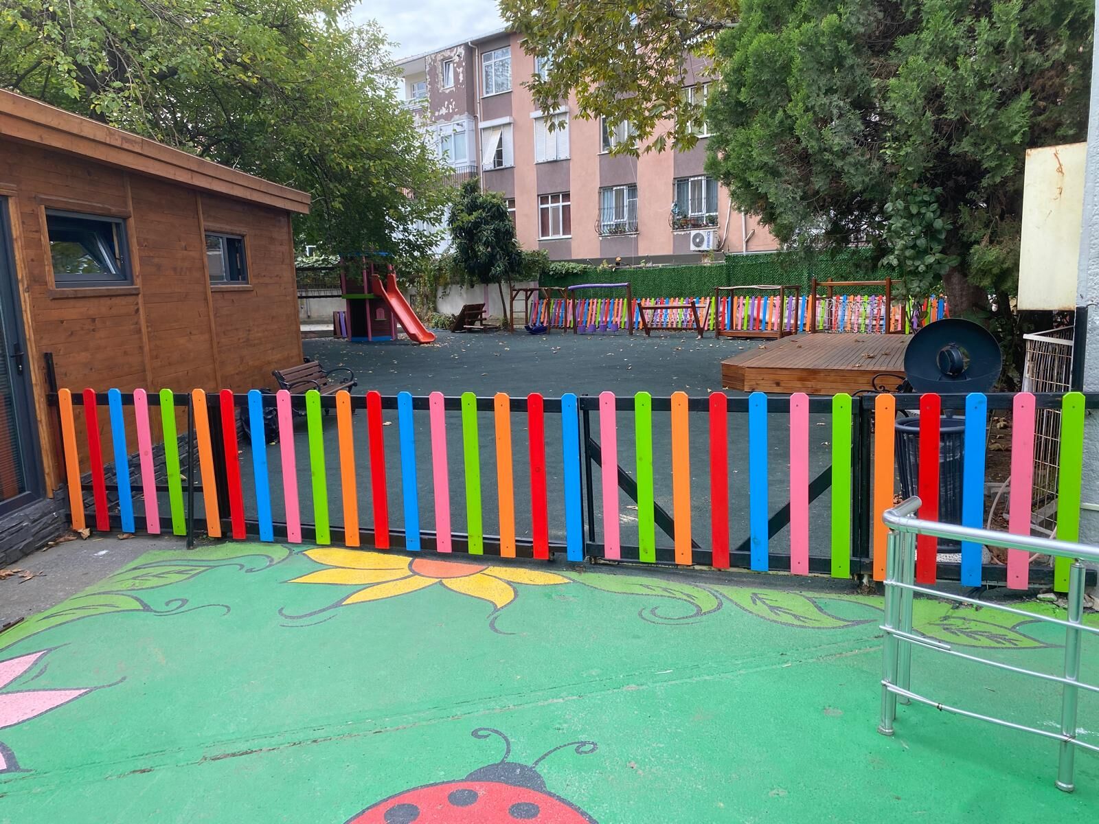 Renkli Ahşap çit m2