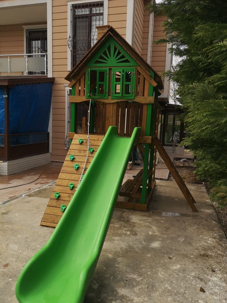 Tırmanma Çıkışlı Çocuk Parkı