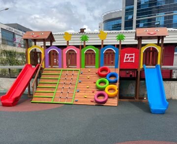 Tırmanma Çıkışlı Oyun Parkı – Gülen Yüzlü Palmiye Ahşap Çocuk Parkı