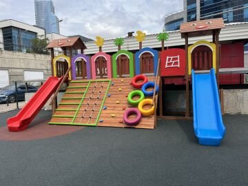 Tırmanma Çıkışlı Oyun Parkı – Gülen Yüzlü Palmiye Ahşap Çocuk Parkı