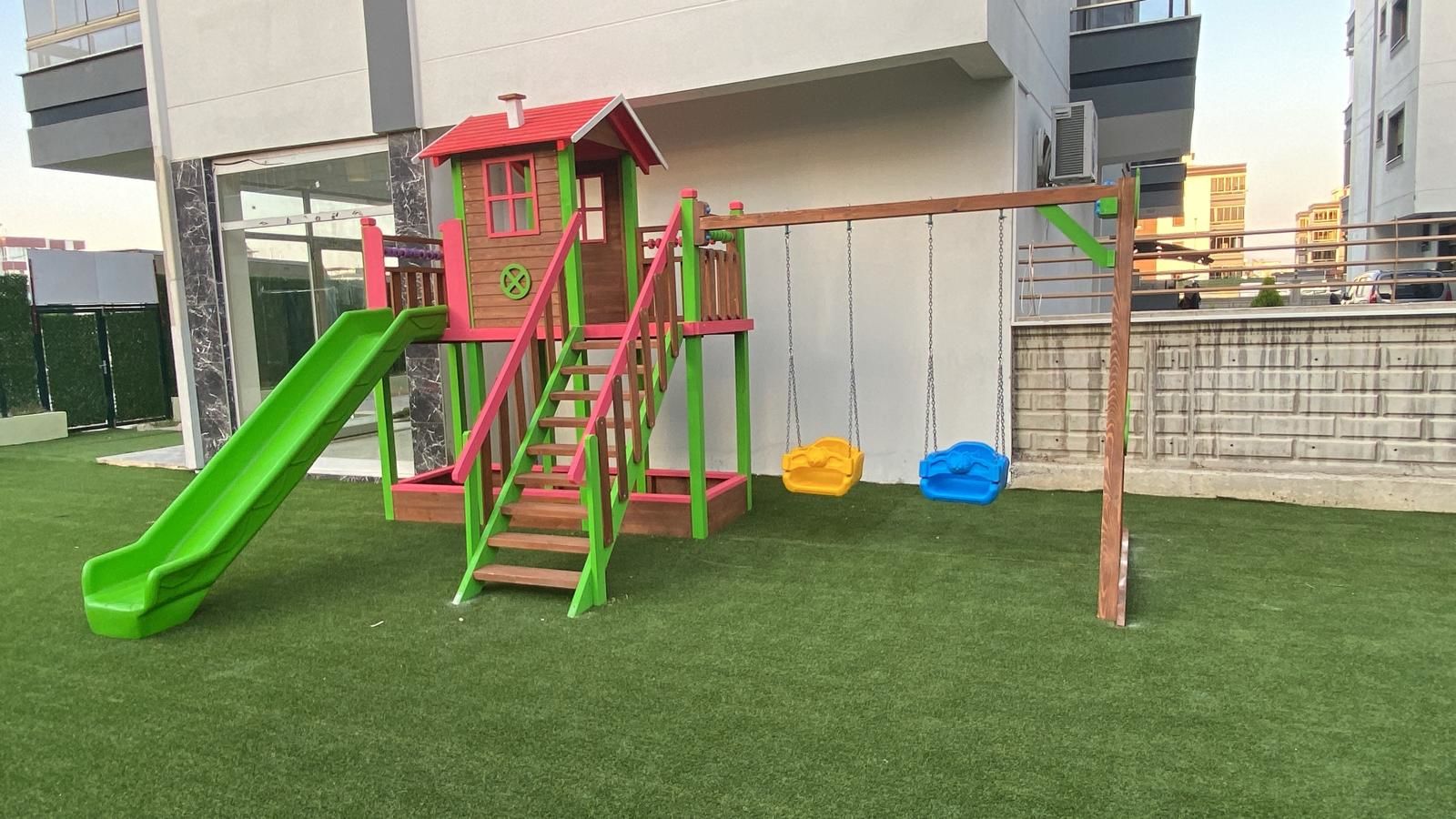 Kum havuzlu ikili salıncaklı tek kule park