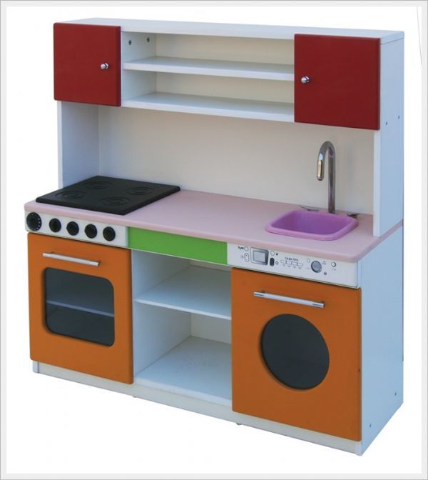 Anaokulu ahşap mutfak köşesi